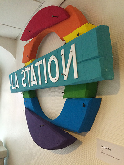 Logos La station - En papier mâché